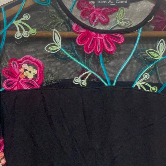 Kim & Cami Black Pink Embellished Short Sleeve Blouse - Picture 6 of 9